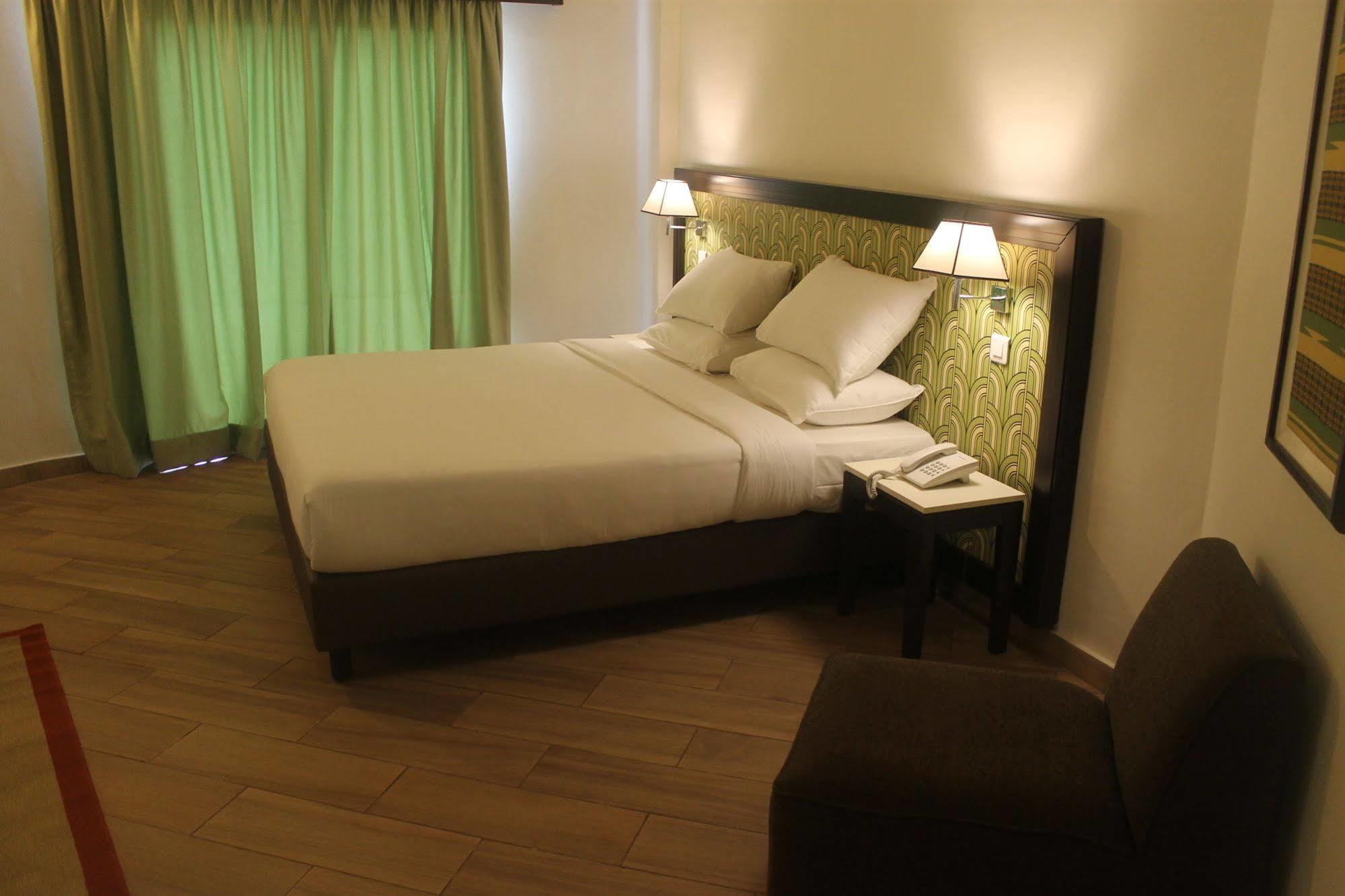 Le Grand Hotel d'Abidjan Extérieur photo